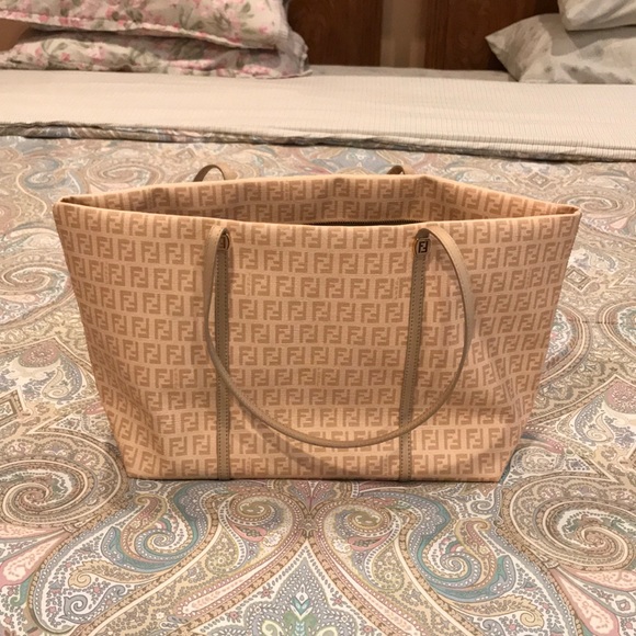 Fendi Handbags - Fendi light tan tote bag